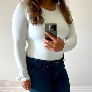 Aritzia Babaton Contour Crew Longsleeve Bodysuit